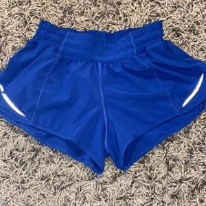 Lululemon hotty hot shorts 2.5 inch